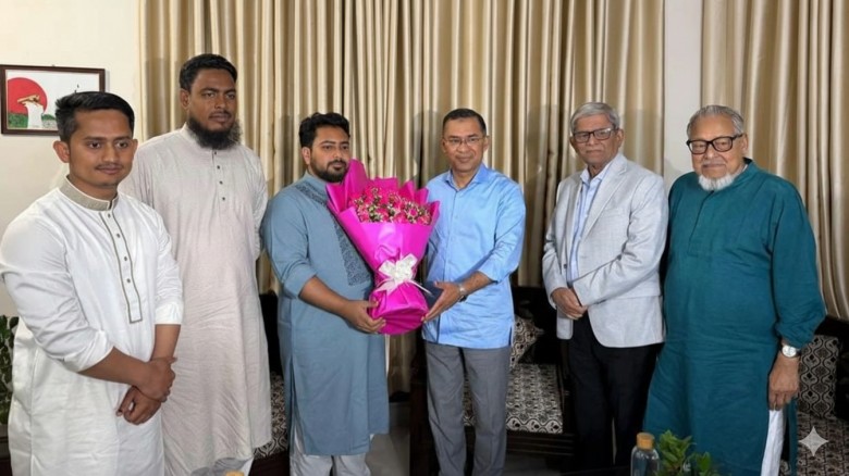 নাহিদ ইসলামের বাসায় তারেক রহমান